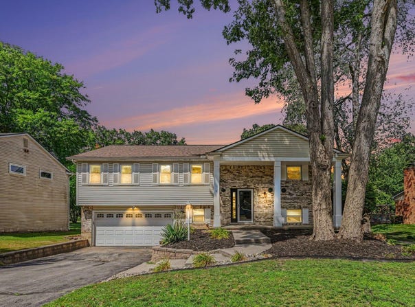 1560 Chanticlair Circle, Wixom, MI 48393