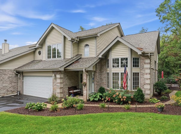 1442 Carriage Oaks Court, Dyer, IN 46311