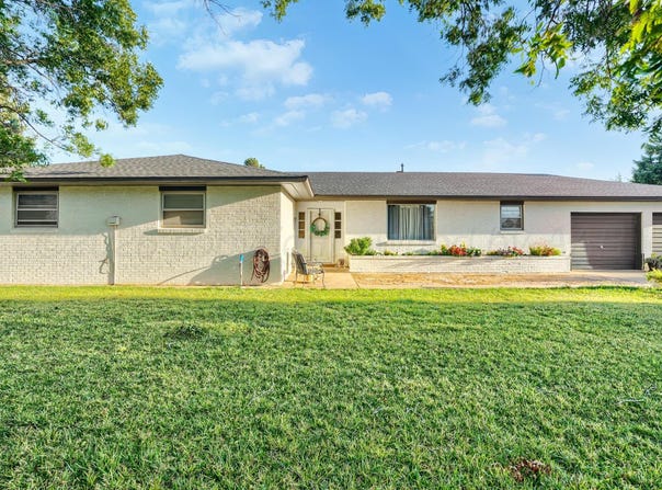 1309 E 16th Street, Dalhart, TX 79022