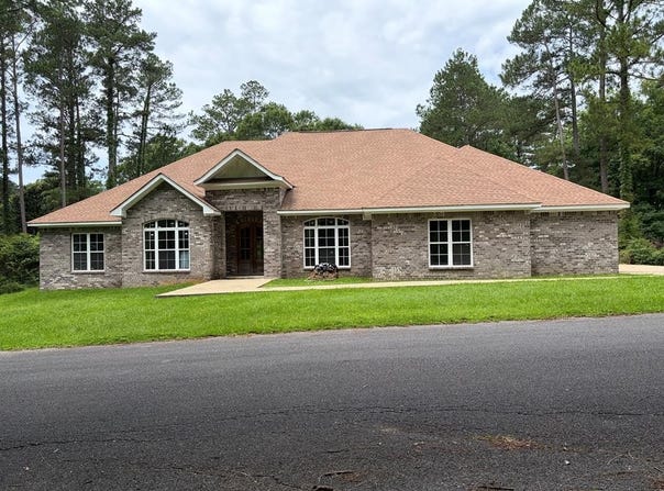 16 Heatherwood Dr, LAUREL, MS 39440