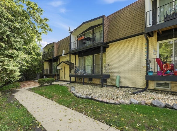 5633 Edge Lake Drive, Oak Lawn, IL 60453
