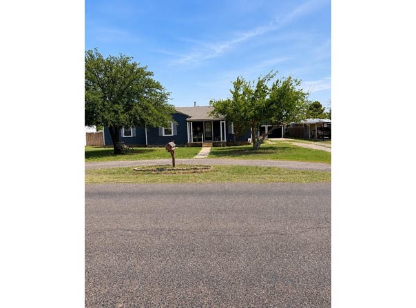 606 E 22nd St, Crane, TX 79731