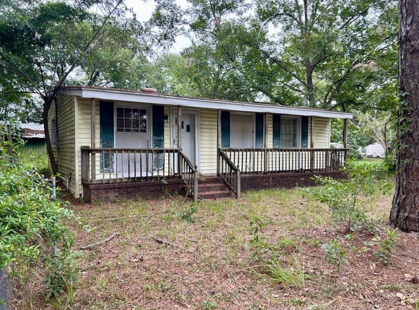 1922 E McIver Rd, Florence, SC 29501