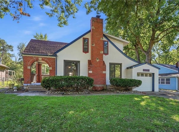 9009 E 68th Street, Raytown, MO 64133