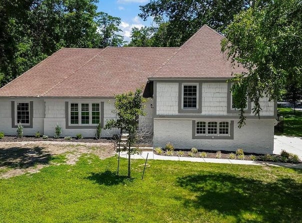 9209 Roe Avenue, Prairie Village, KS 66207