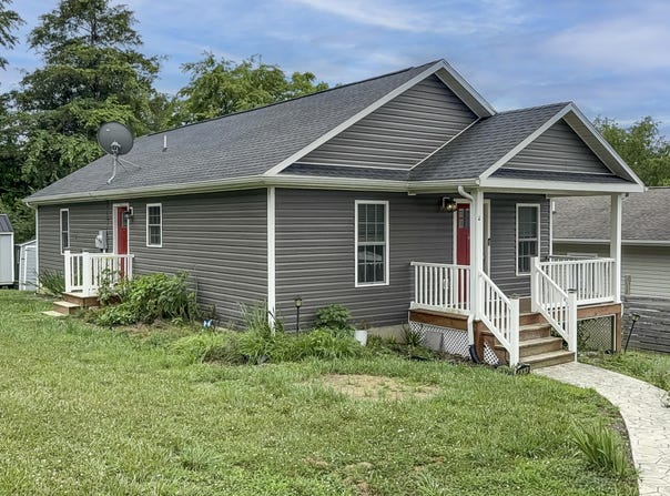 258 E 39th St, Buena Vista, VA 24416