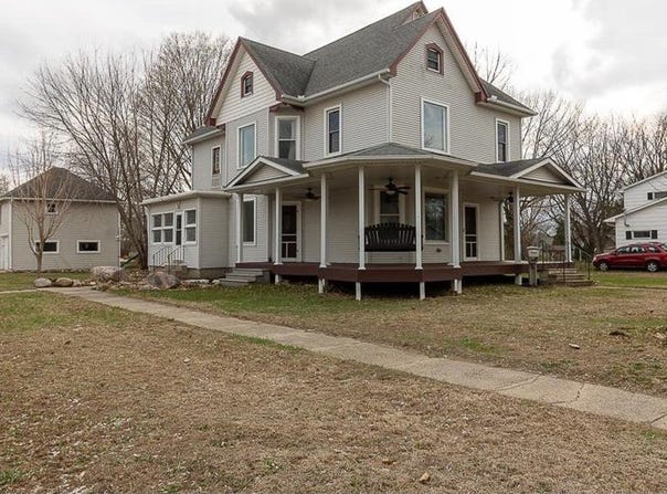 504 2nd Street SW, Madelia, MN 56062