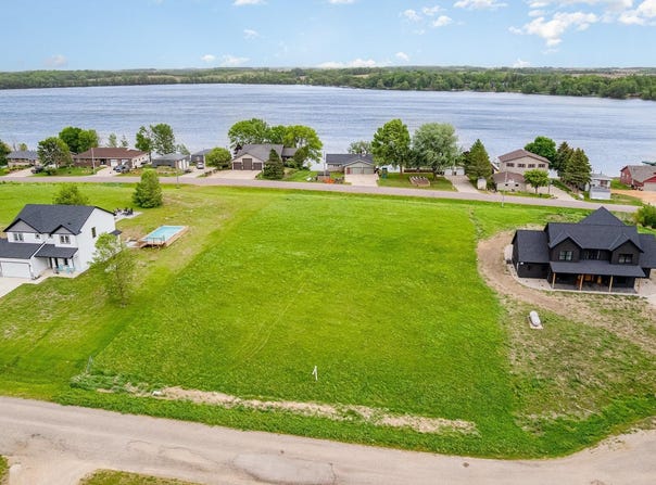 19329 Lake Volney Circle, Le Center, MN 56057