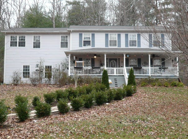 102 Hickory Ln, New Castle, VA 24127