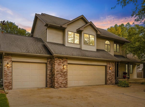 1003 Lakeview Drive, Cedar Falls, IA 50613