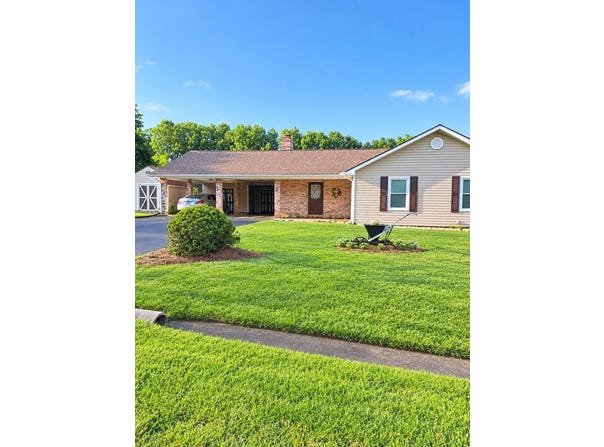 111 King Arthur Ct, Galax, VA 24333