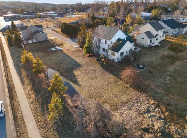 1325 KIERAN, PETOSKEY, MI 49770