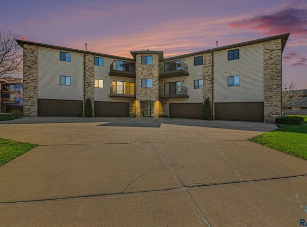 4605 W Custer Ln, Sioux Falls, SD 57106-3797