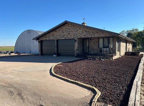 9625 Helen Ave, Holstein, NE 68950