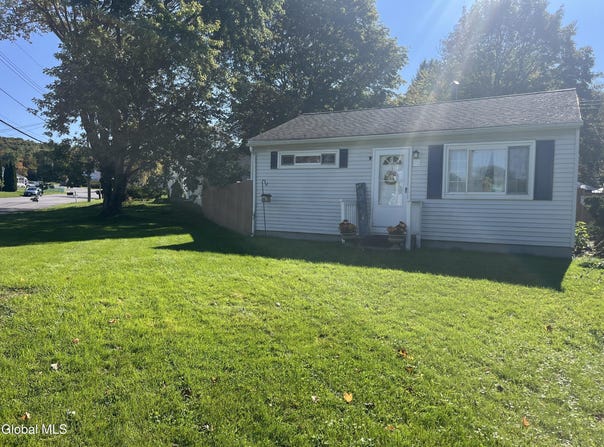 33 Plaske Drive, Schenectady, NY 12309