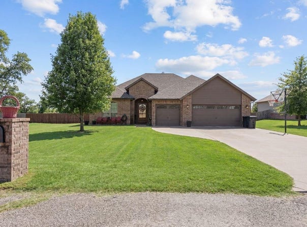 61521 E 266 Road, Grove, OK 74344