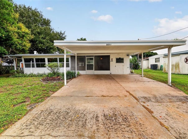 31722 IMPERIAL Drive, TAVARES, FL 32778
