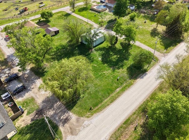 808 Lincoln Ave, Pacific Junction, IA 51561