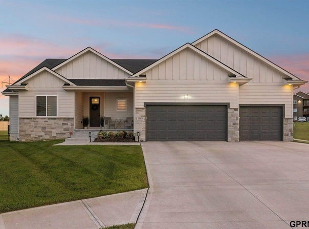 18515 Wirt Circle, Elkhorn, NE 68022