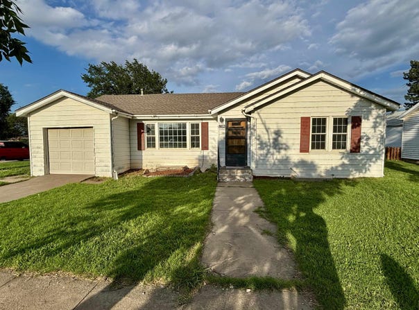 802 Avenue E, Beaver, OK 73932