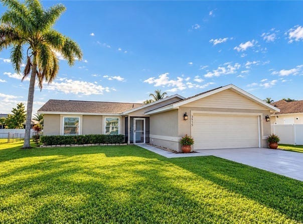 3915 SW 1st Avenue, Cape Coral, FL 33914