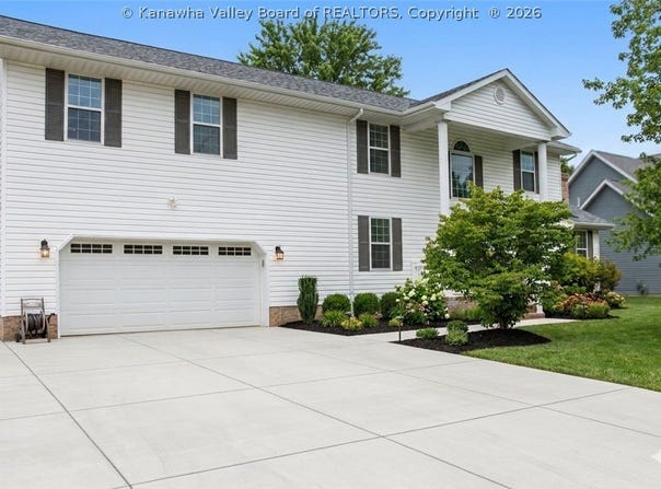 1042 Marina Drive, Hurricane, WV 25526