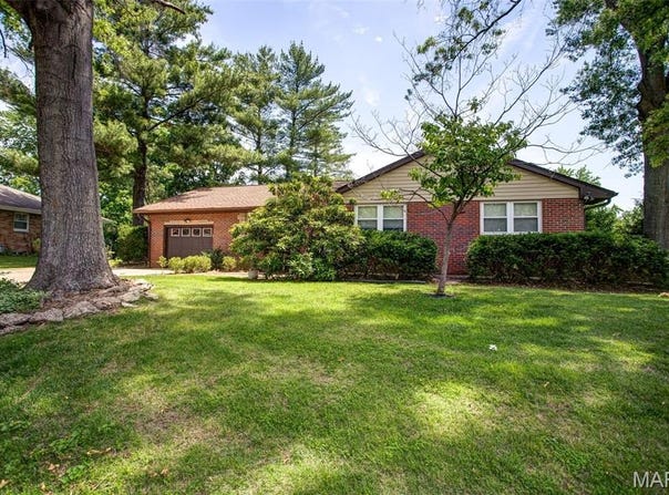 4809 Dadrian Drive, Godfrey, IL 62035