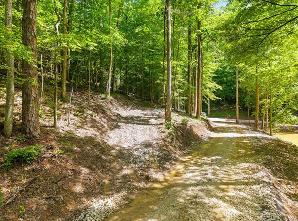 55 Low Ridge Road, Campton, KY 41301