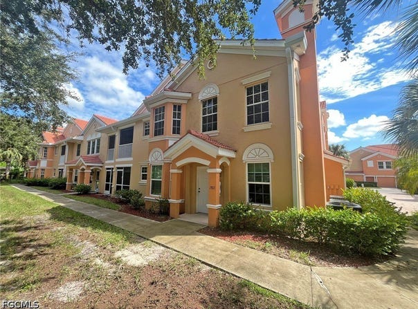 1782 Concordia Lake Circle, Cape Coral, FL 33909