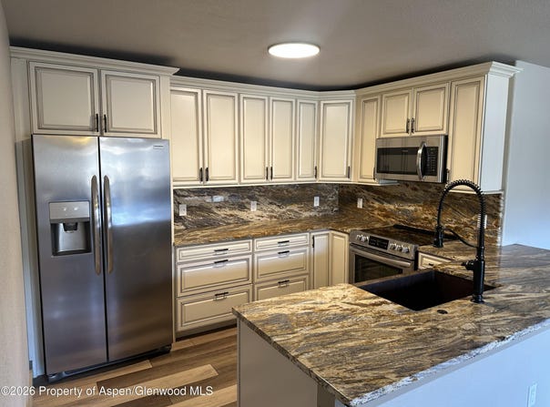 560 River View Drive, New Castle, CO 81647