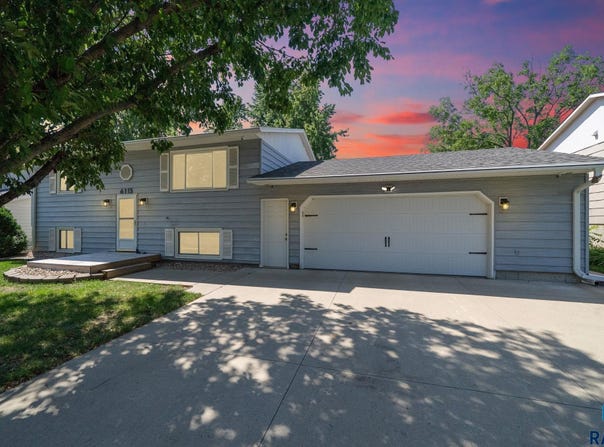 6113 W Cheyenne Dr, Sioux Falls, SD 57106