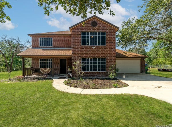 90 NINE PATCH DR, Poteet, TX 78065-4334