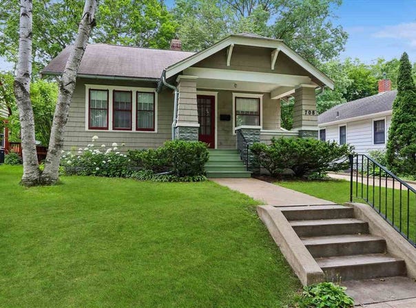 708 Grant St, IowaCity, IA 52240