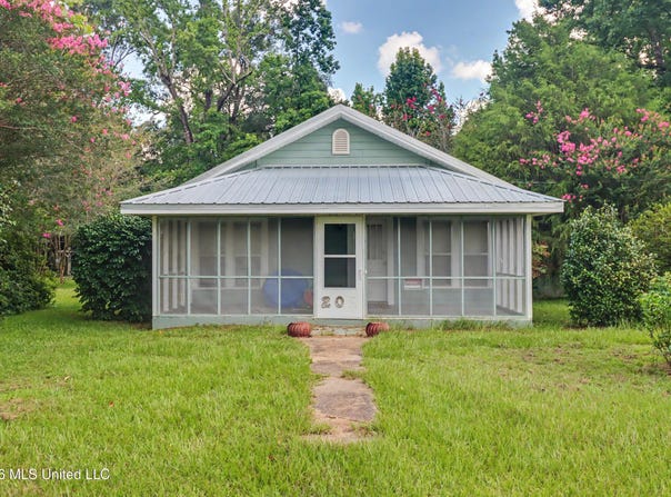 202 Saint John Road, Brooklyn, MS 39425
