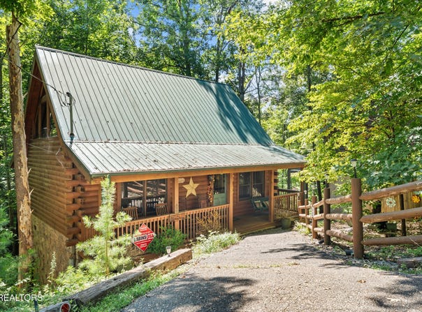 656 Forest Drive, Pigeon Forge, TN 37863