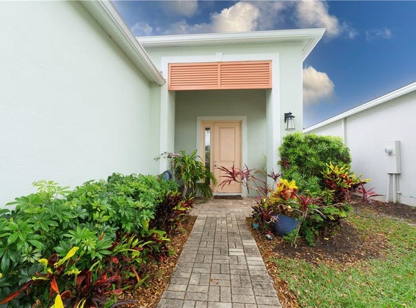 2172 Falls Manor, Vero Beach, FL 32967