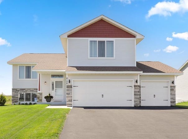 4124 Eaton Circle NE, Monticello, MN 55362