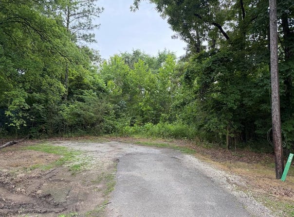 649 Holcomb St, HOLLOW ROCK, TN 38342