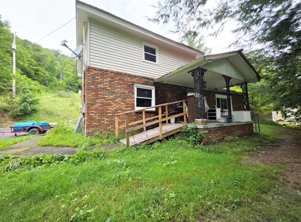 55 Cletis Webb Road, Phyllis, KY 41544