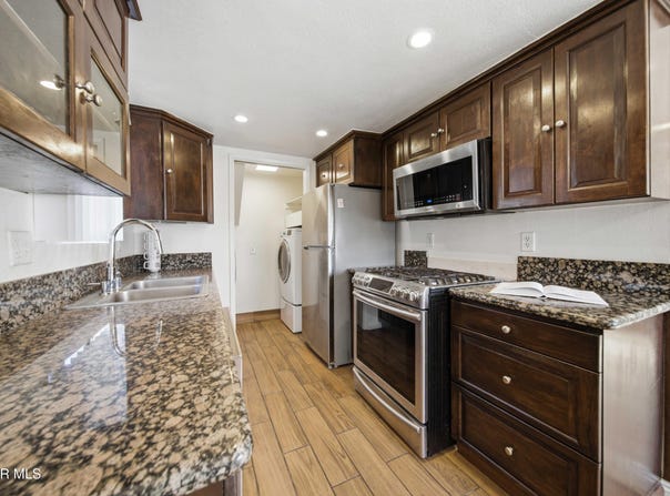 9047 Langdon, North Hills, CA 91343