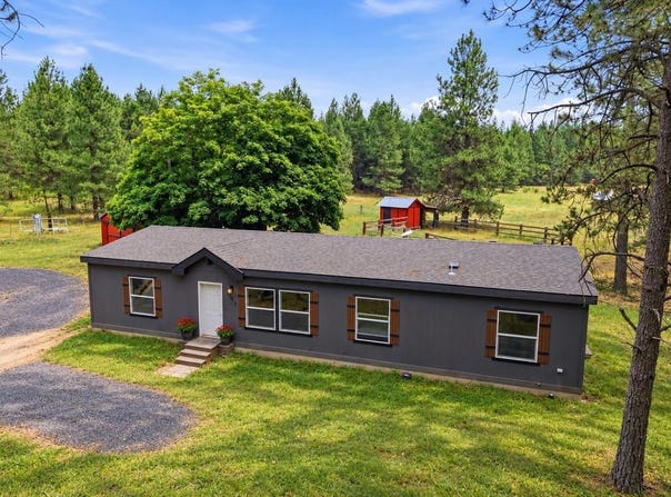 11914 E Laurel Rd, Elk, WA 99009