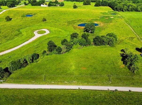 SE 207th Street, Holt, MO 64048