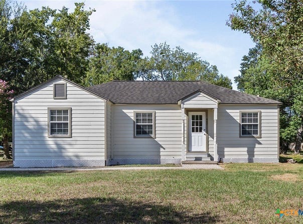 607 Hanover Street, Edna, TX 77957