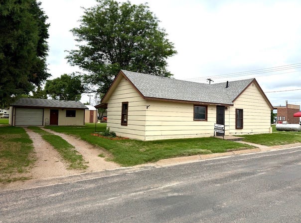 213 E 14th Ave, Benkelman, NE 69021