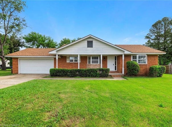 1317 Clover LN, Fort Smith, AR 72908