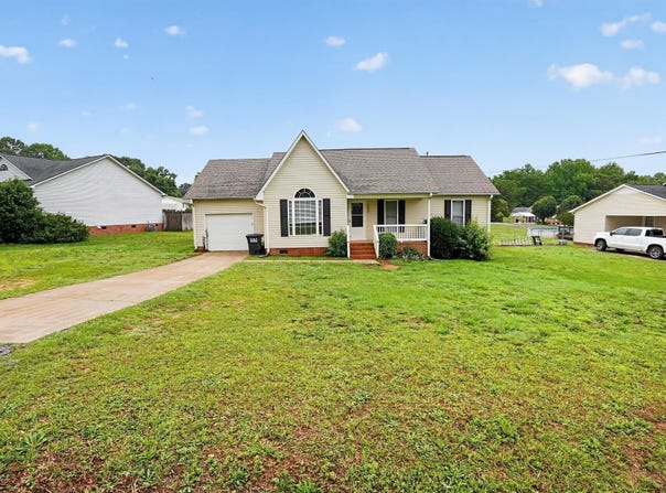 2202 Rolling Green Rd, Anderson, SC 29621