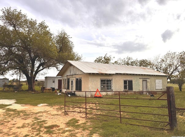 1115 County Road 669, Devine, TX 78016