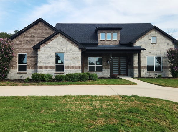 740 Arledge Street, Azle, TX 76020
