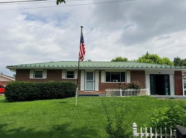 143 Pack Ln, GLEN MORGAN, WV 25813