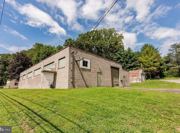 5 RIVER RD, CONSHOHOCKEN, PA 19428